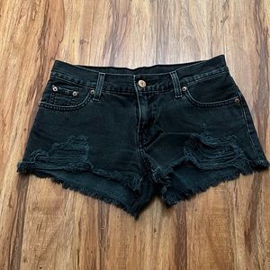 LEVI’S BLACK MINI SHORTS